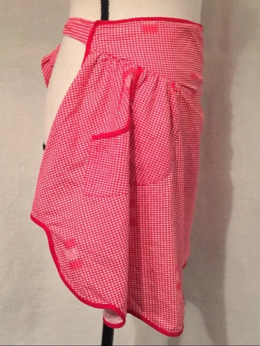 Vintage hand made red white gingham scalloped half apron